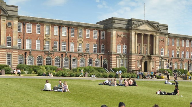  Trường Đại học Vinh làm việc với Trường Đại học Leeds Beckett