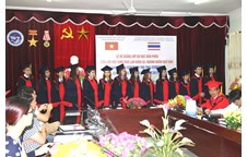 Trường Đại học Vinh long trọng tổ chức Lễ Bế giảng cho lưu học sinh Thái Lan khóa 52 ngành Ngôn ngữ Anh
